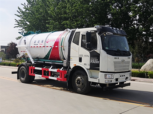YYD5180GXWC6吸污車